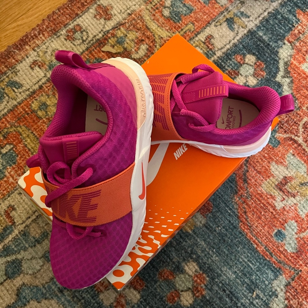 NIB Nike Renew In-Season TR 9 Fire Pink Comfort Sneakers 6.5 US